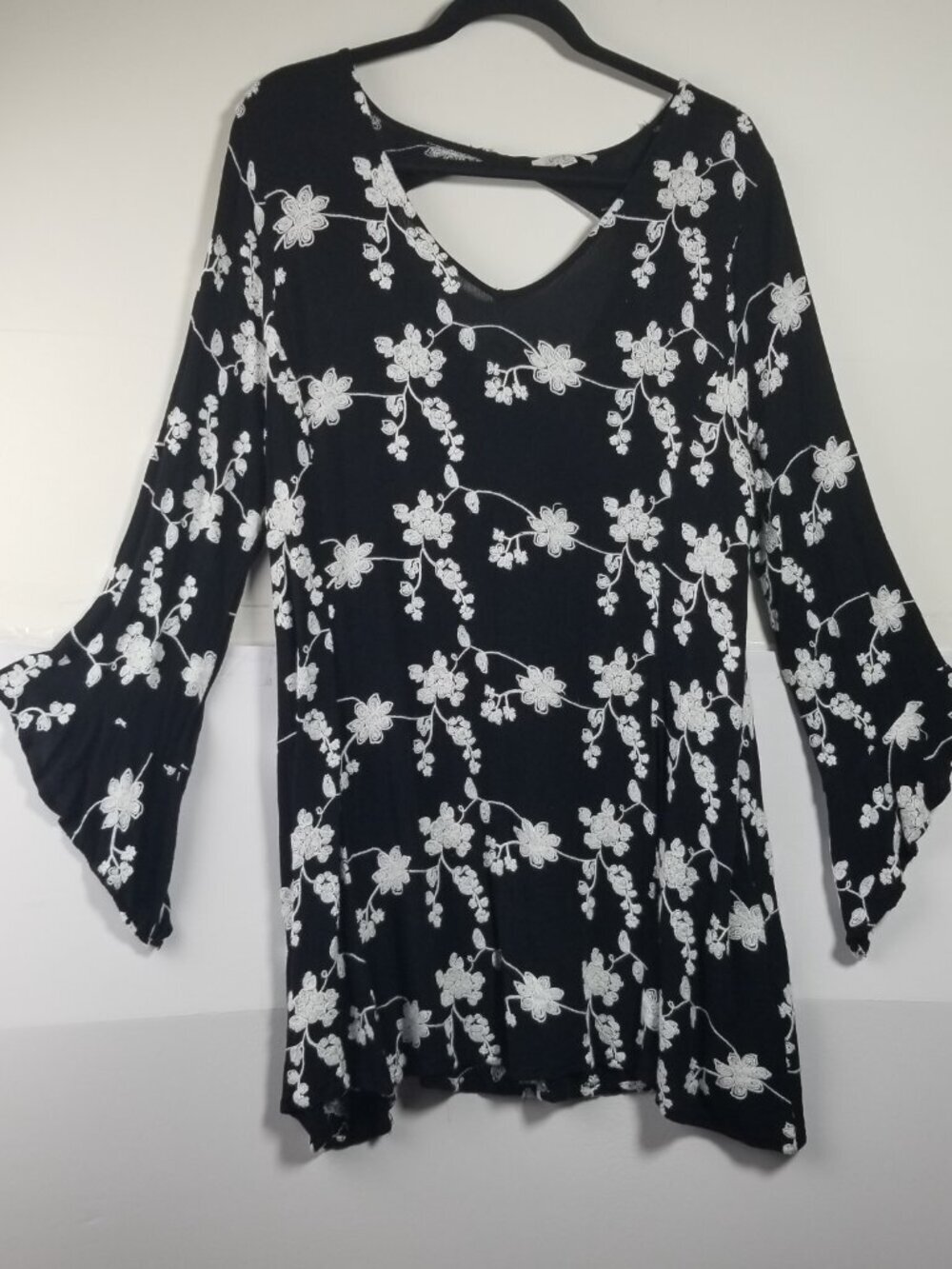 Umgee Women's Cotton Blend Black Emboidered Floral Tunic Bell Sleeve Dress Sz1XL - Picture 7 of 7
